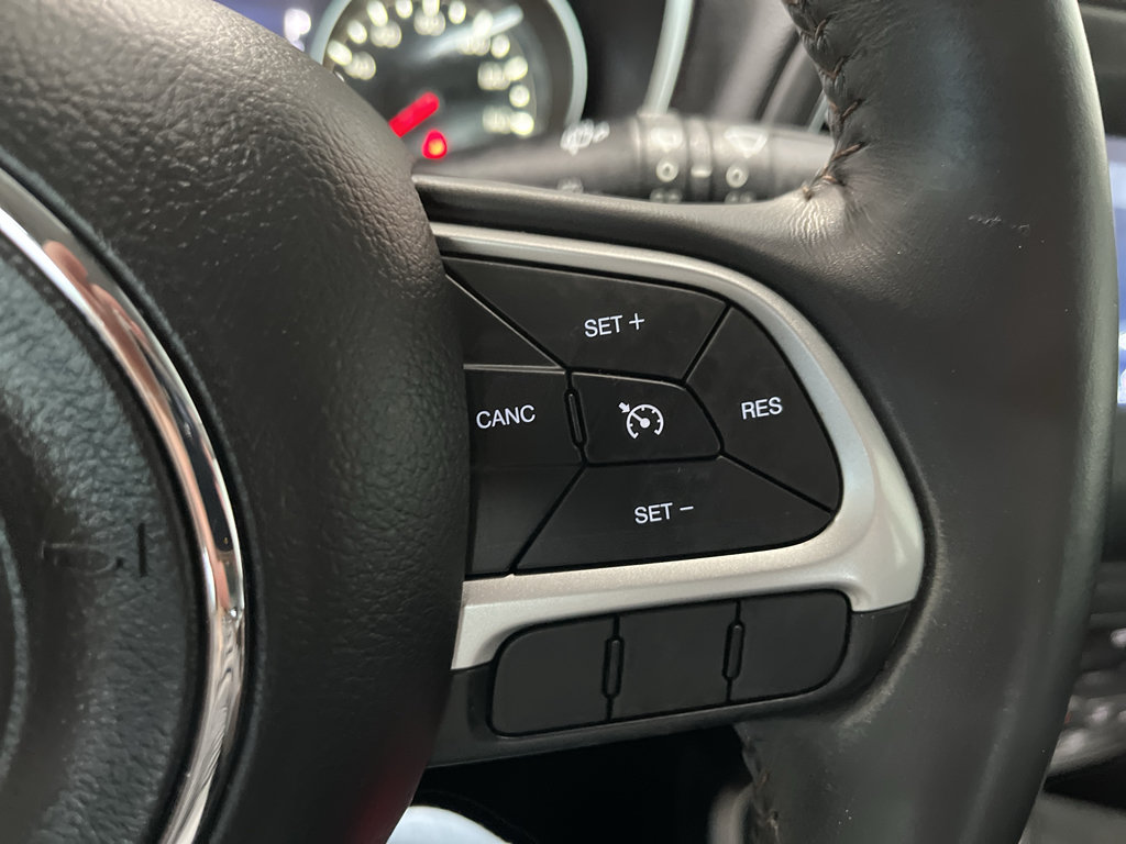 Used 2018 Jeep Compass Latitude w/ Popular Equipment Group FWD image 19