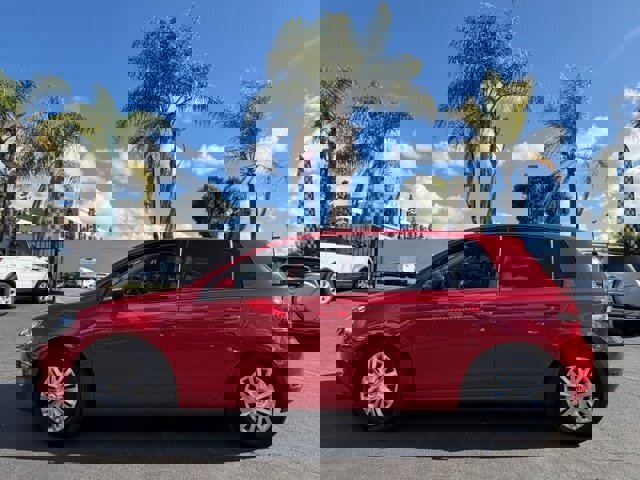 Used 2013 Volkswagen Golf 4-Door FWD image 6