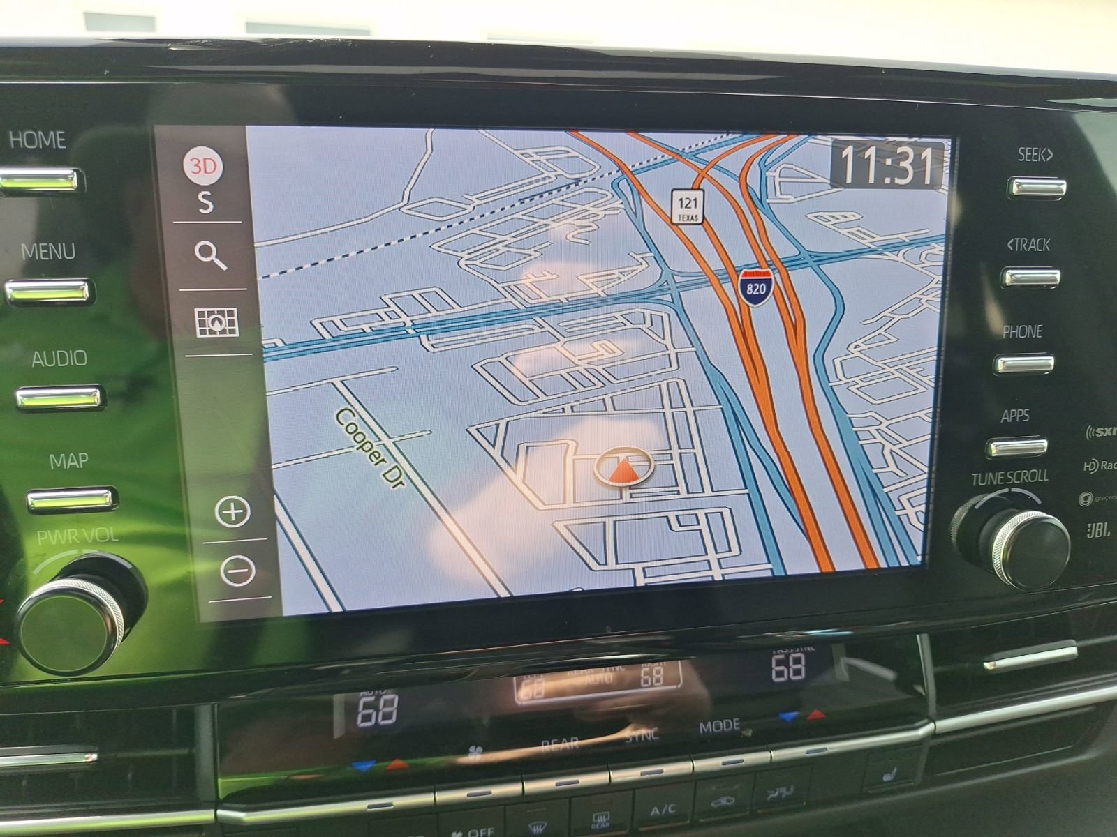 Used 2024 Toyota Sienna XLE Woodland Edition image 27