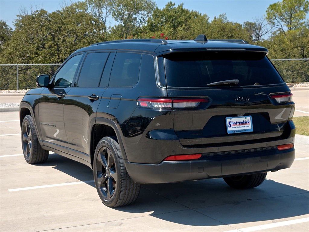 Used 2023 Jeep Grand Cherokee L Laredo image 5