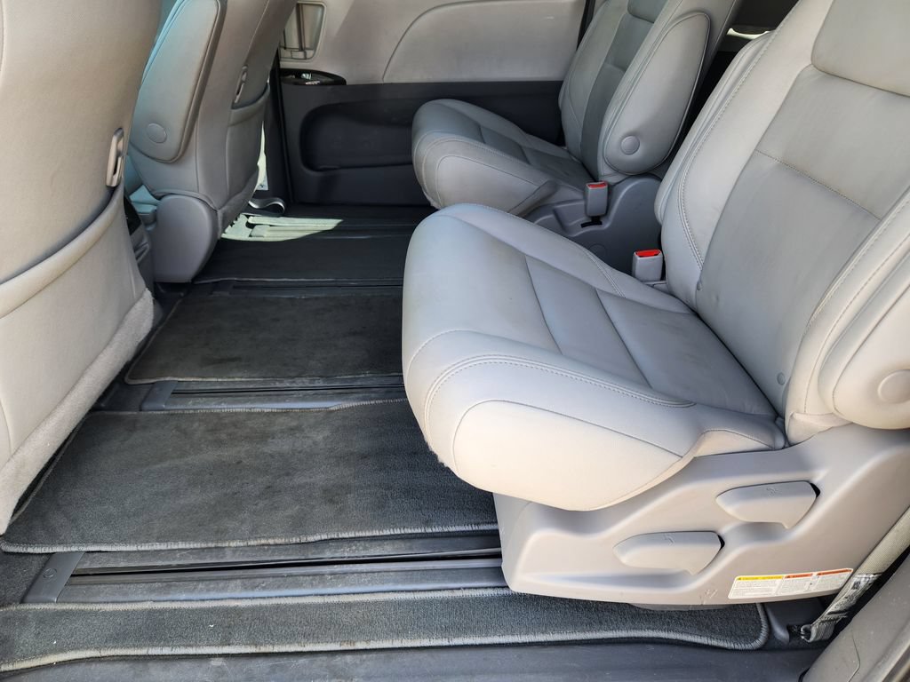 Used 2019 Toyota Sienna XLE Premium AWD/4WD image 25