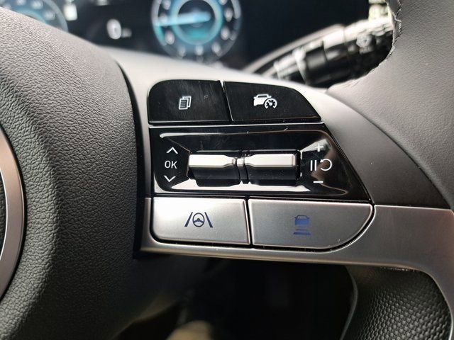 Used 2025 Hyundai Elantra Limited image 23