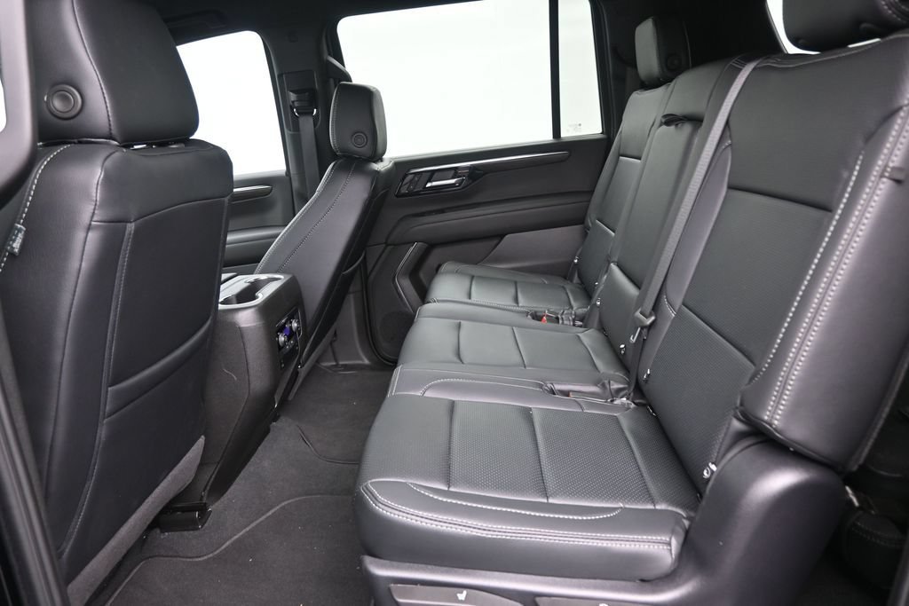Used 2026 Chevrolet Suburban LS RWD image 14