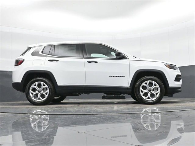 Used 2025 Jeep Compass Sport w/ Mopar Graphics Package image 39