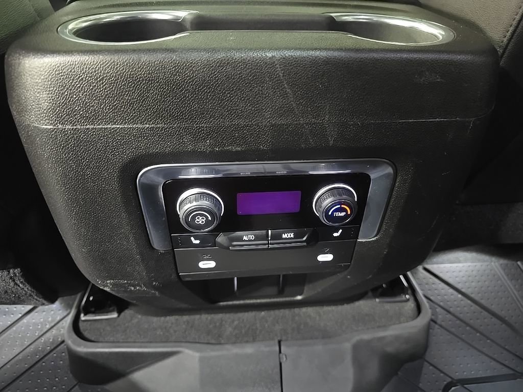 Used 2021 Chevrolet Tahoe Premier w/ Premium Package image 17