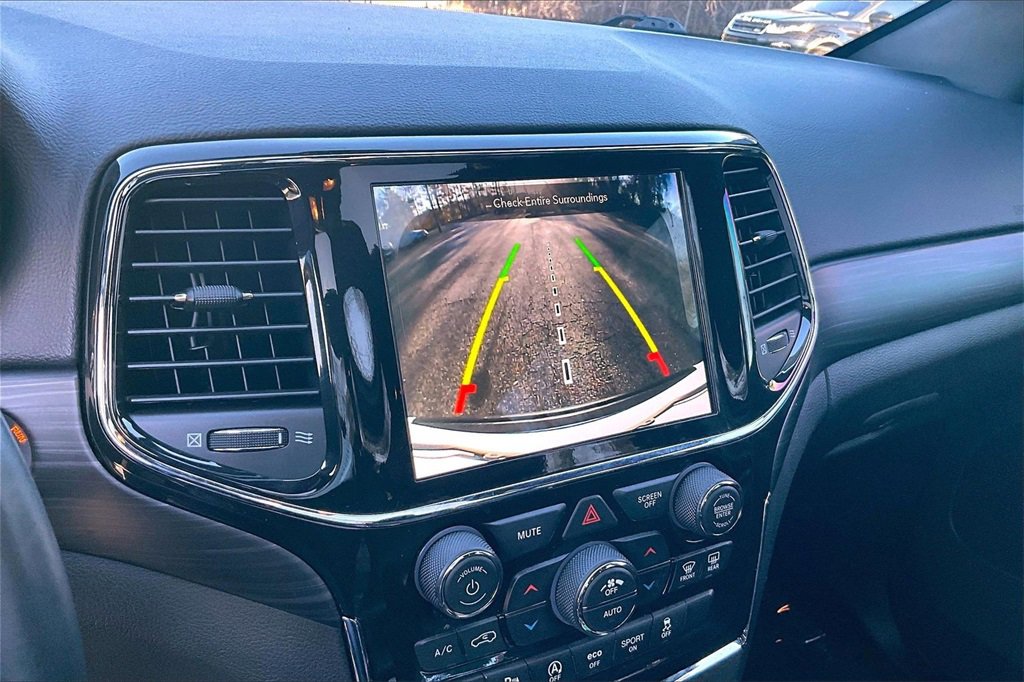 Used 2021 Jeep Grand Cherokee Laredo X image 14