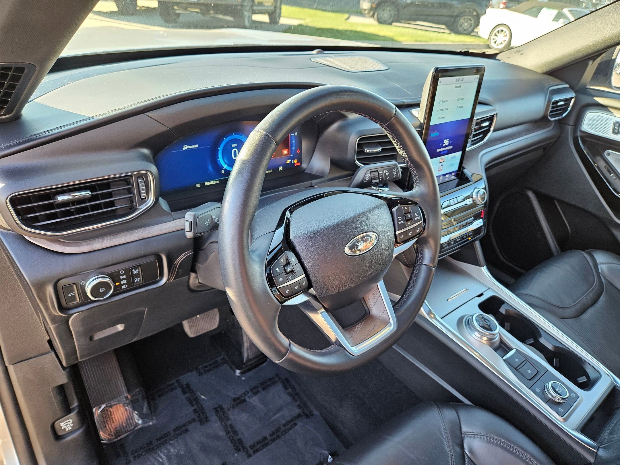 Used 2023 Ford Explorer Platinum w/ Technology Package image 17
