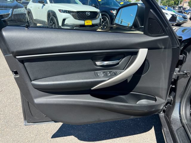 Used 2018 BMW 320i xDrive Sedan AWD/4WD image 15