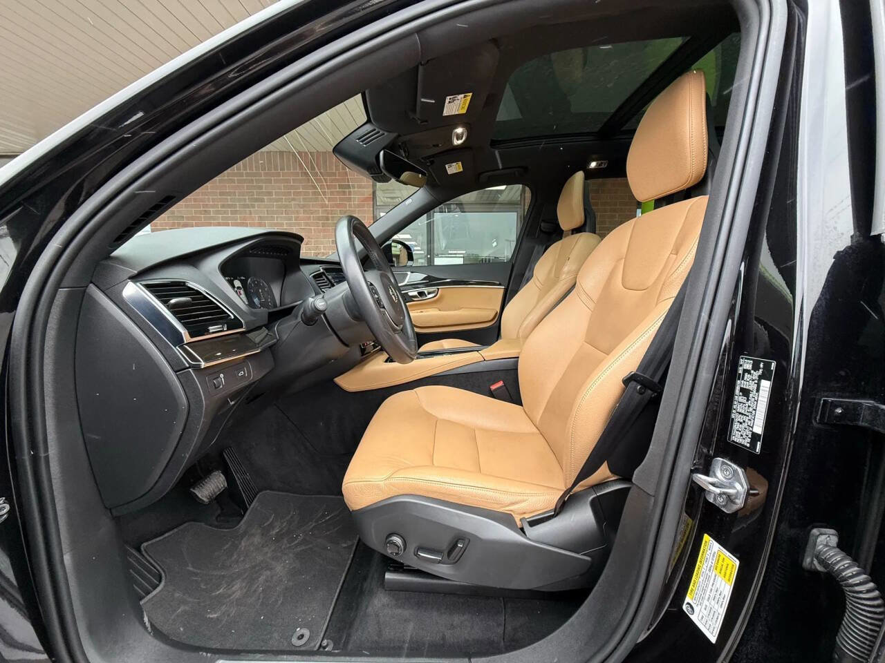 Used 2018 Volvo XC90 T6 Momentum w/ Convenience Package image 7