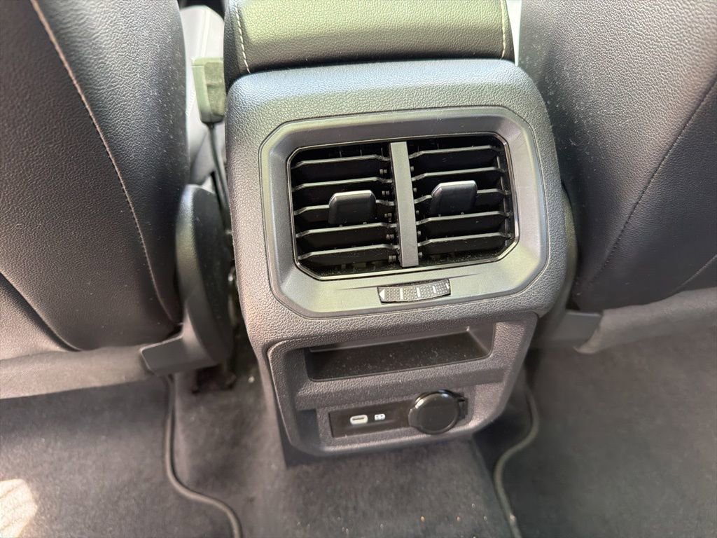 Used 2022 Volkswagen Tiguan SE image 11