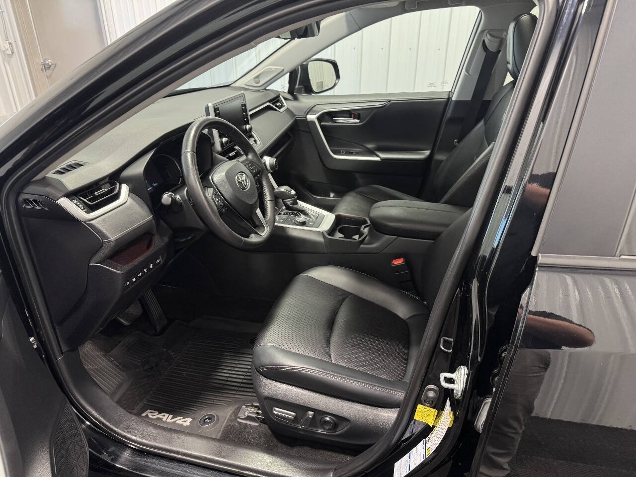 Used 2020 Toyota RAV4 Limited AWD/4WD image 13