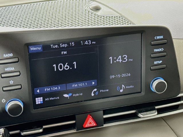 Certified 2025 Hyundai Elantra Hybrid FWD image 18
