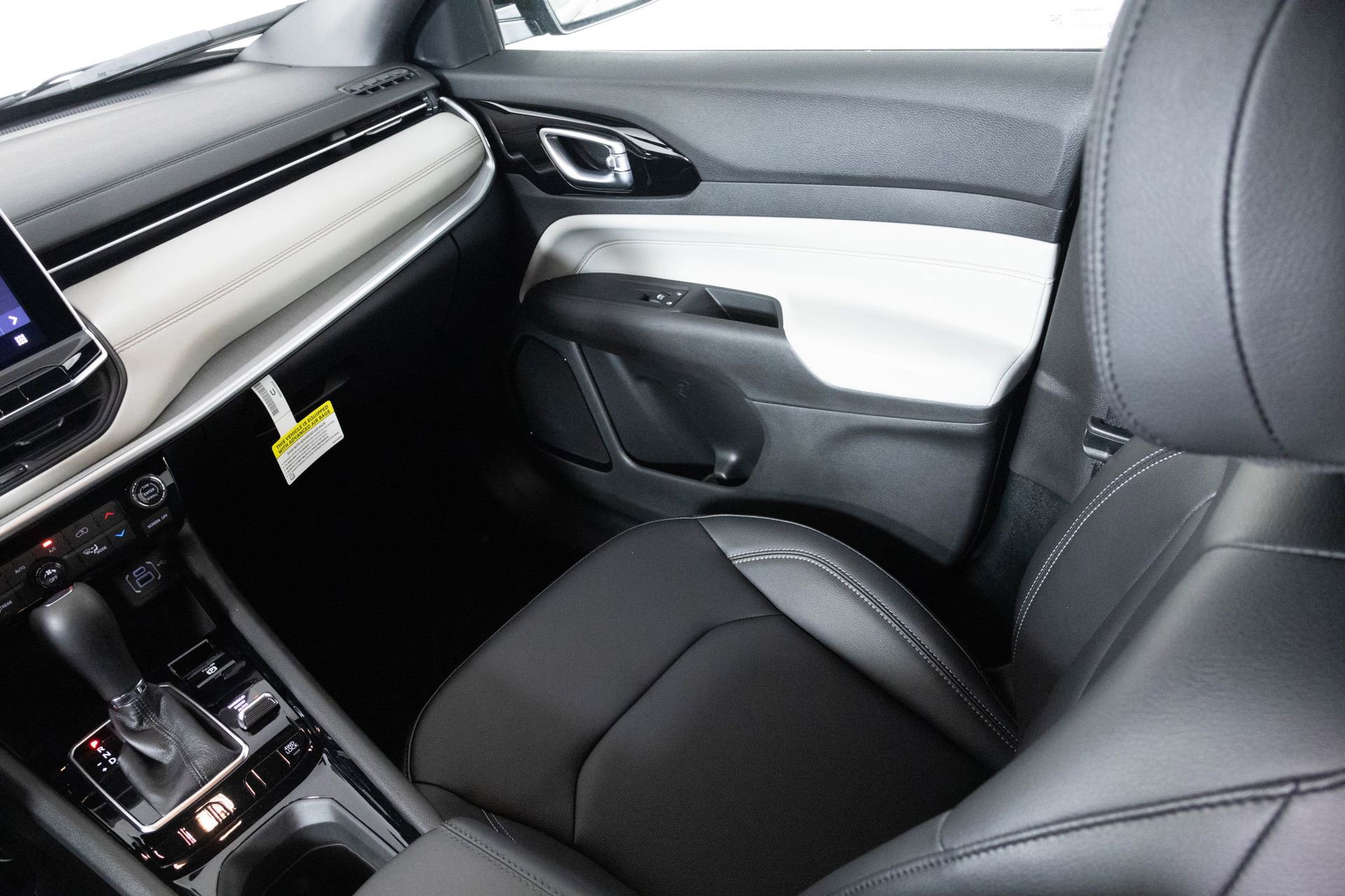 New 2026 Jeep Compass Limited image 31