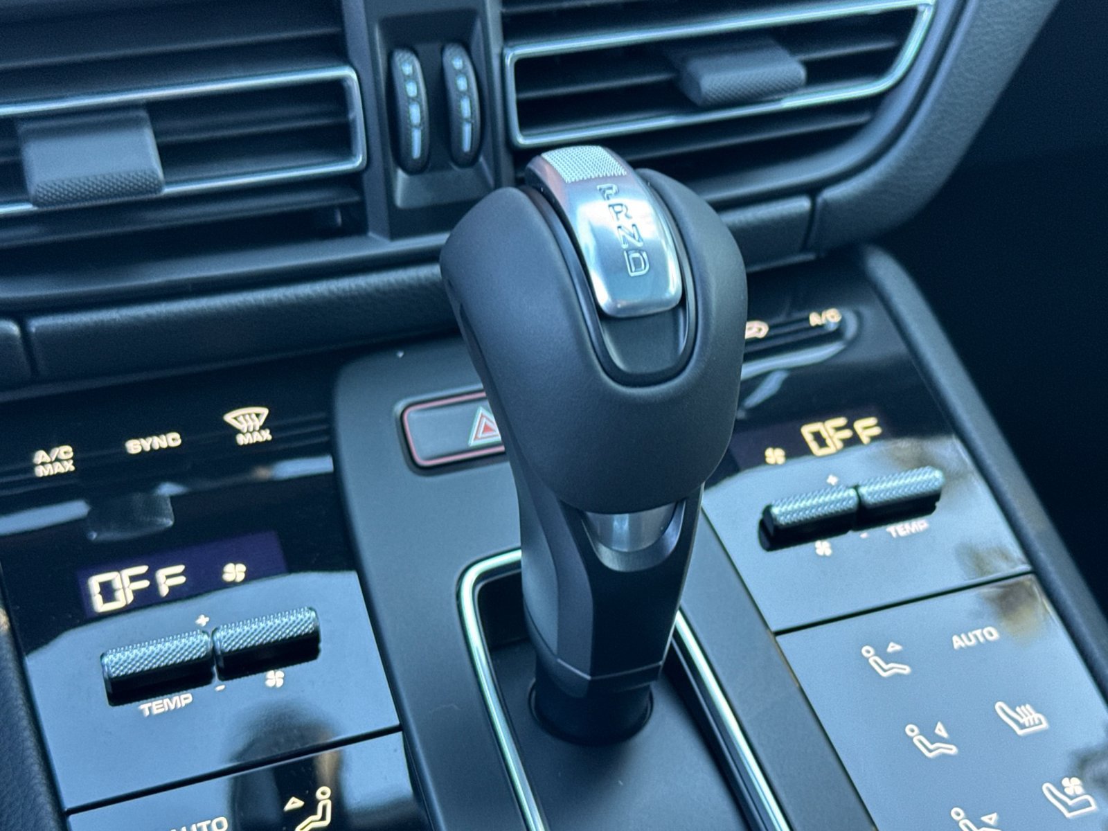 Certified 2026 Porsche Macan AWD/4WD image 25