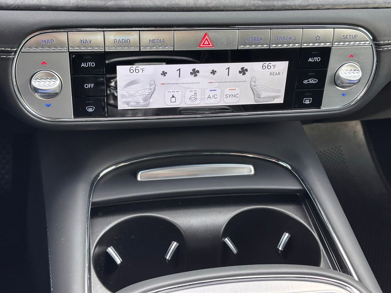 Used 2025 Genesis G90 3.5T image 37