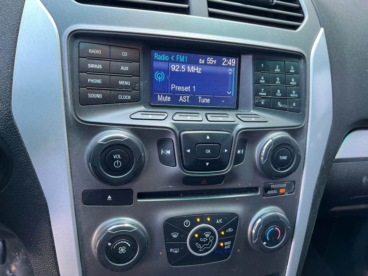 Used 2014 Ford Explorer XLT image 11