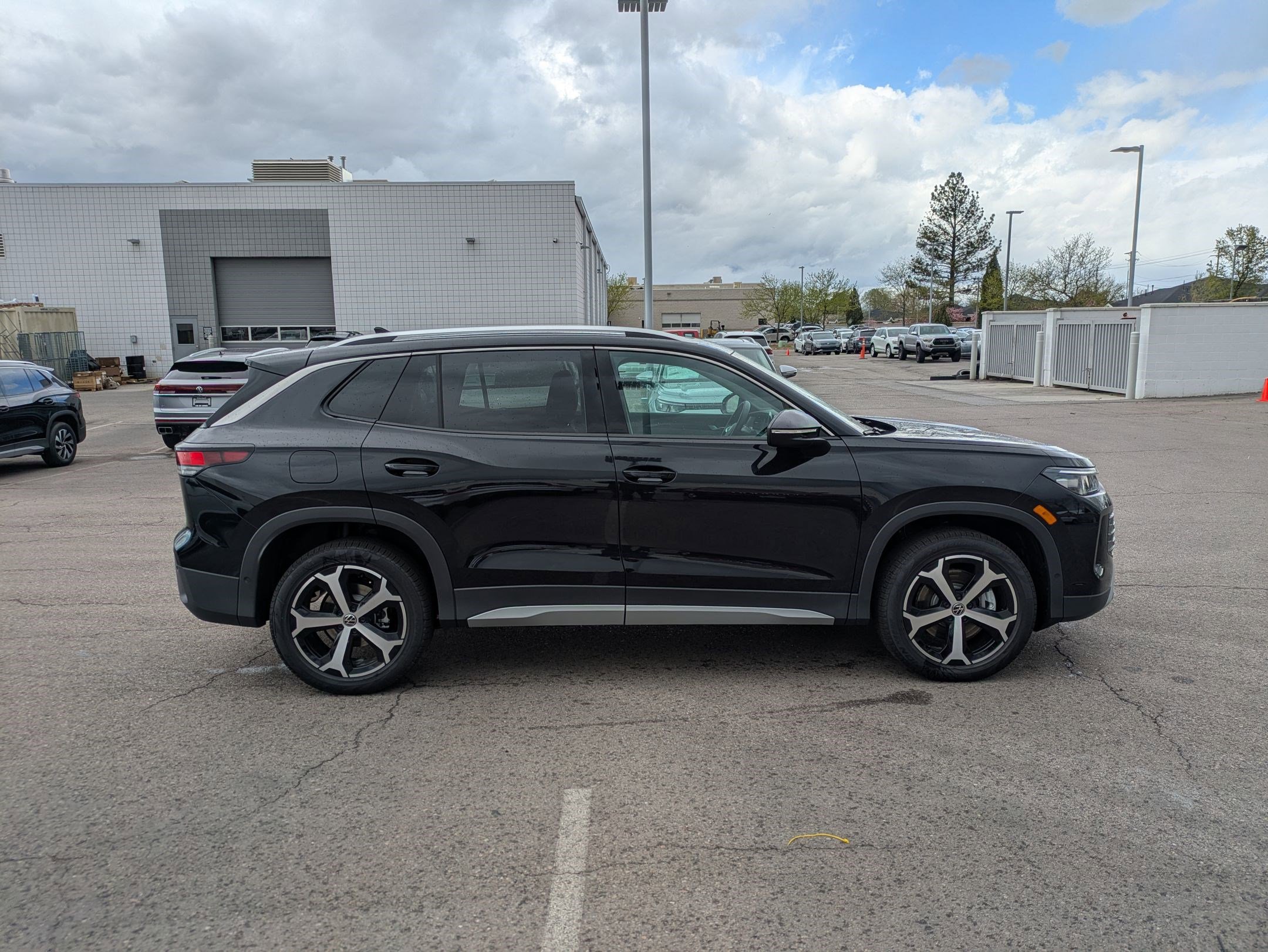 New 2026 Volkswagen Tiguan SE AWD/4WD image 2
