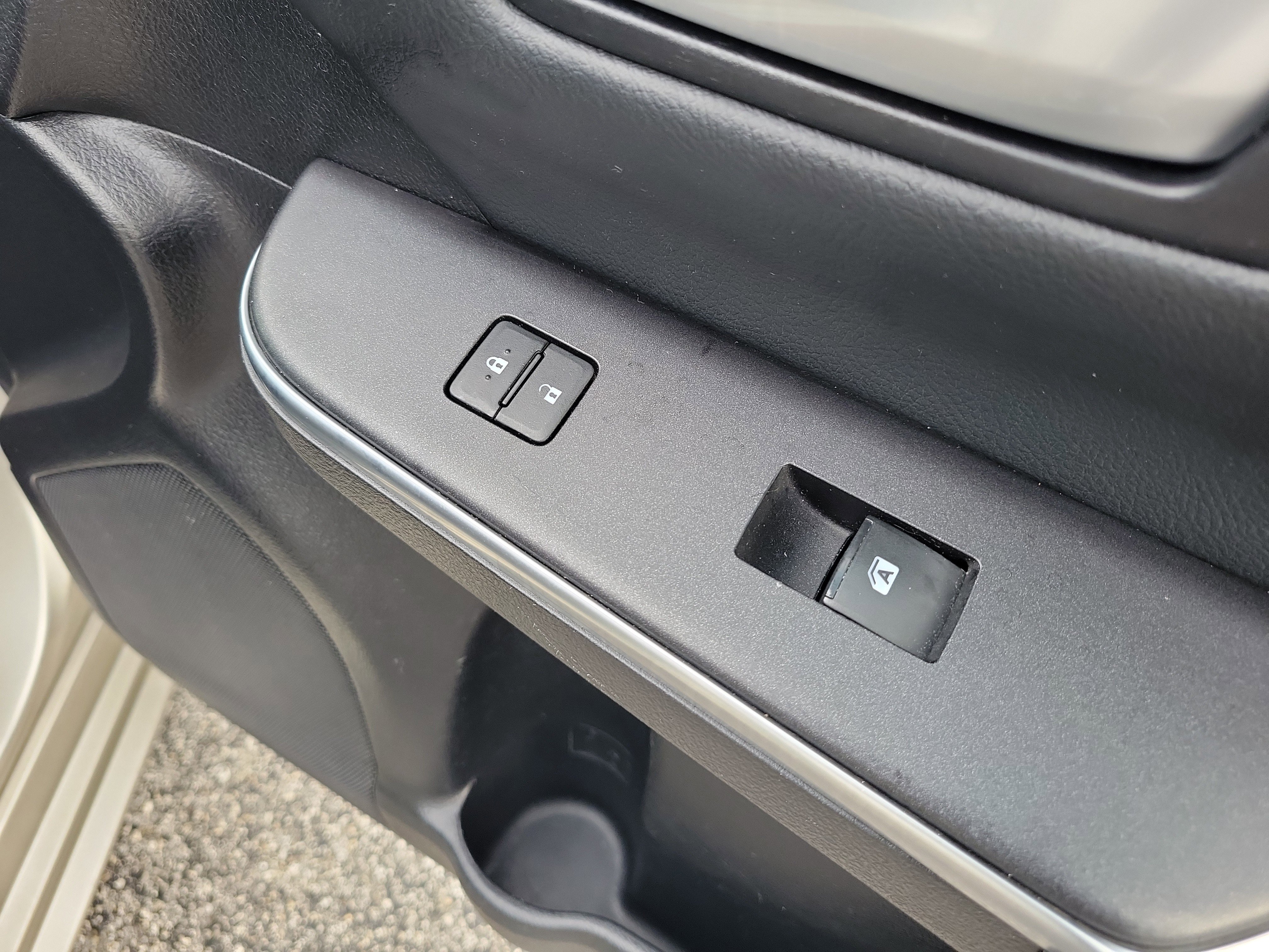 Used 2015 Toyota Camry LE image 11