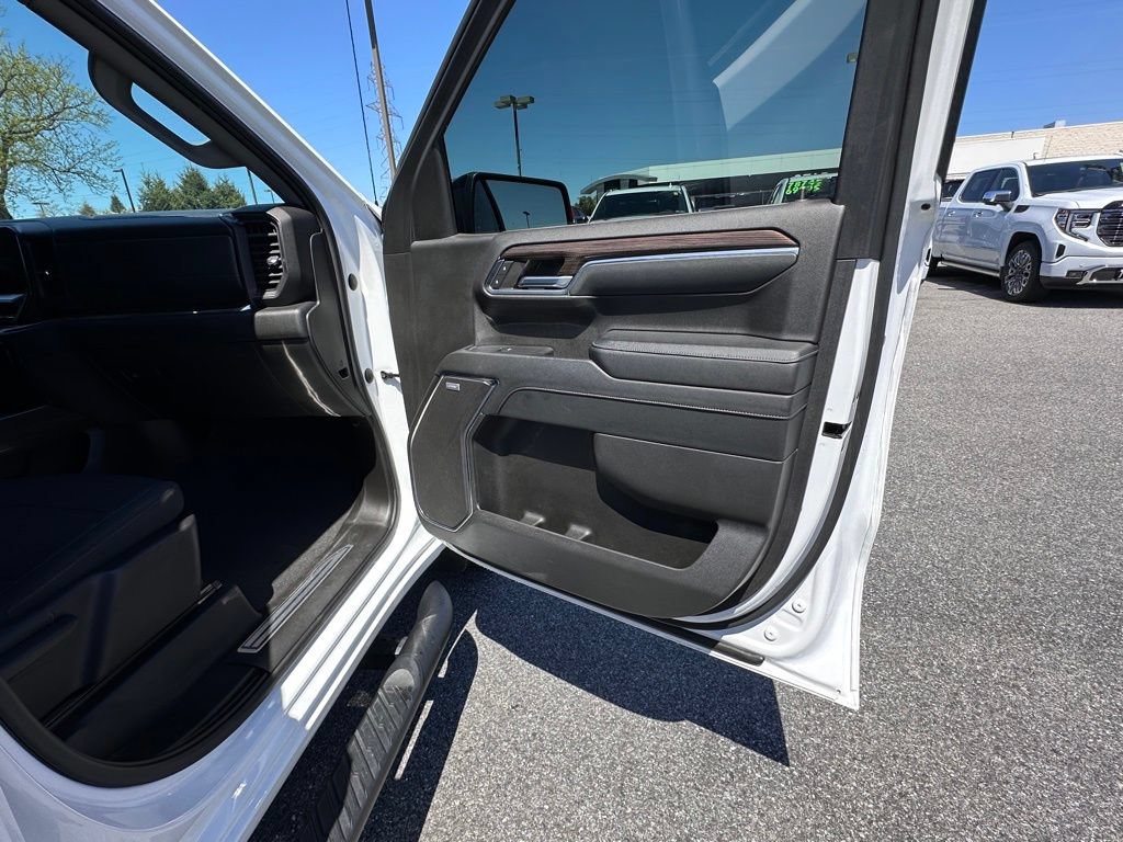 Used 2024 Chevrolet Silverado 1500 RST w/ Redline Edition AWD/4WD image 15