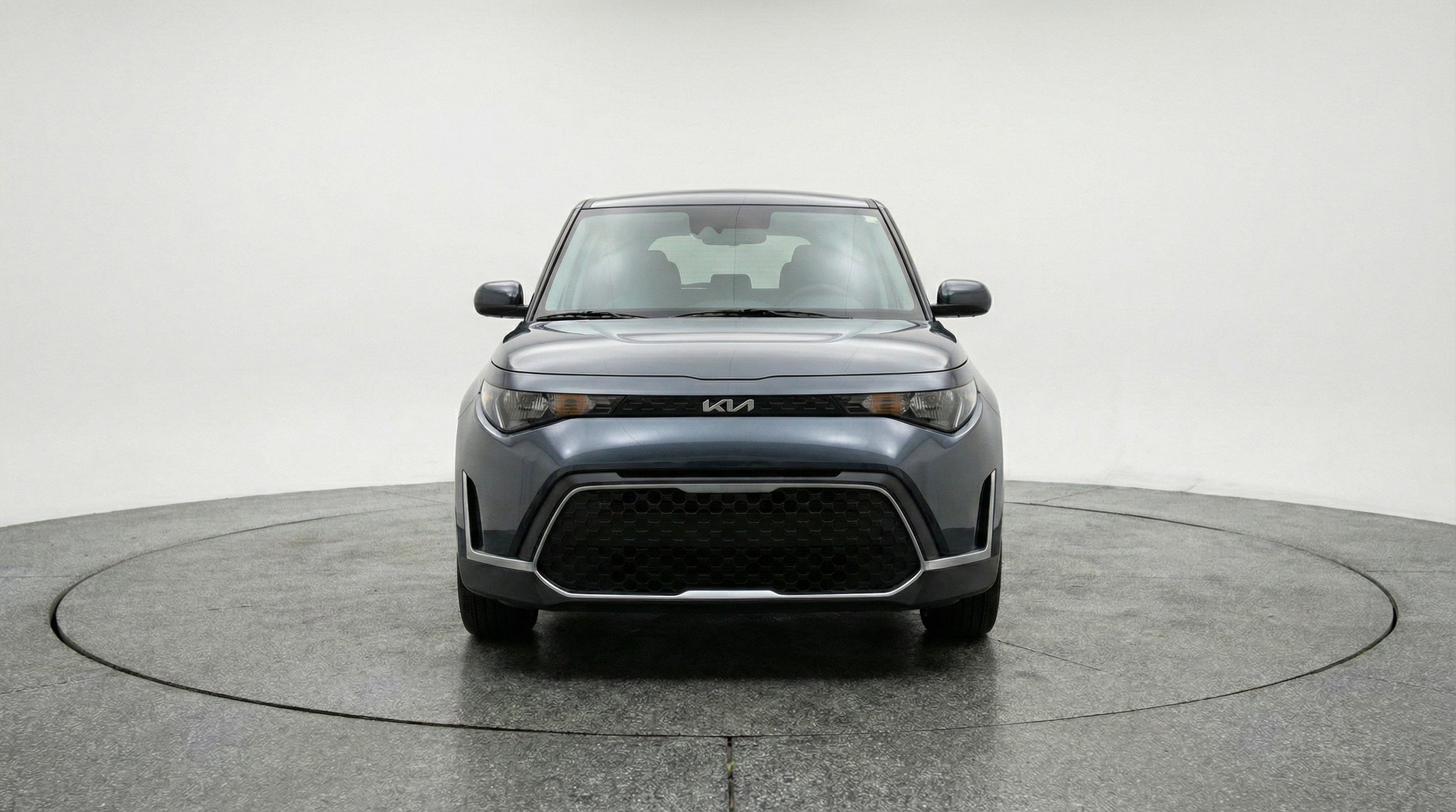 Used 2025 Kia Soul LX w/ LX Technology Package image 2