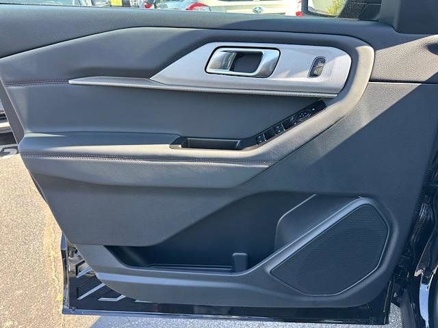 New 2025 Ford Explorer Active w/ Active Comfort Package image 12