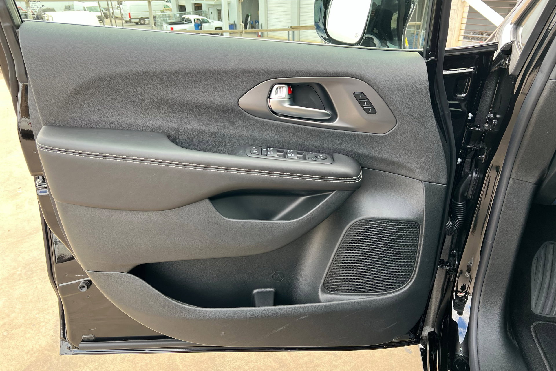 New 2026 Chrysler Pacifica Select FWD image 14
