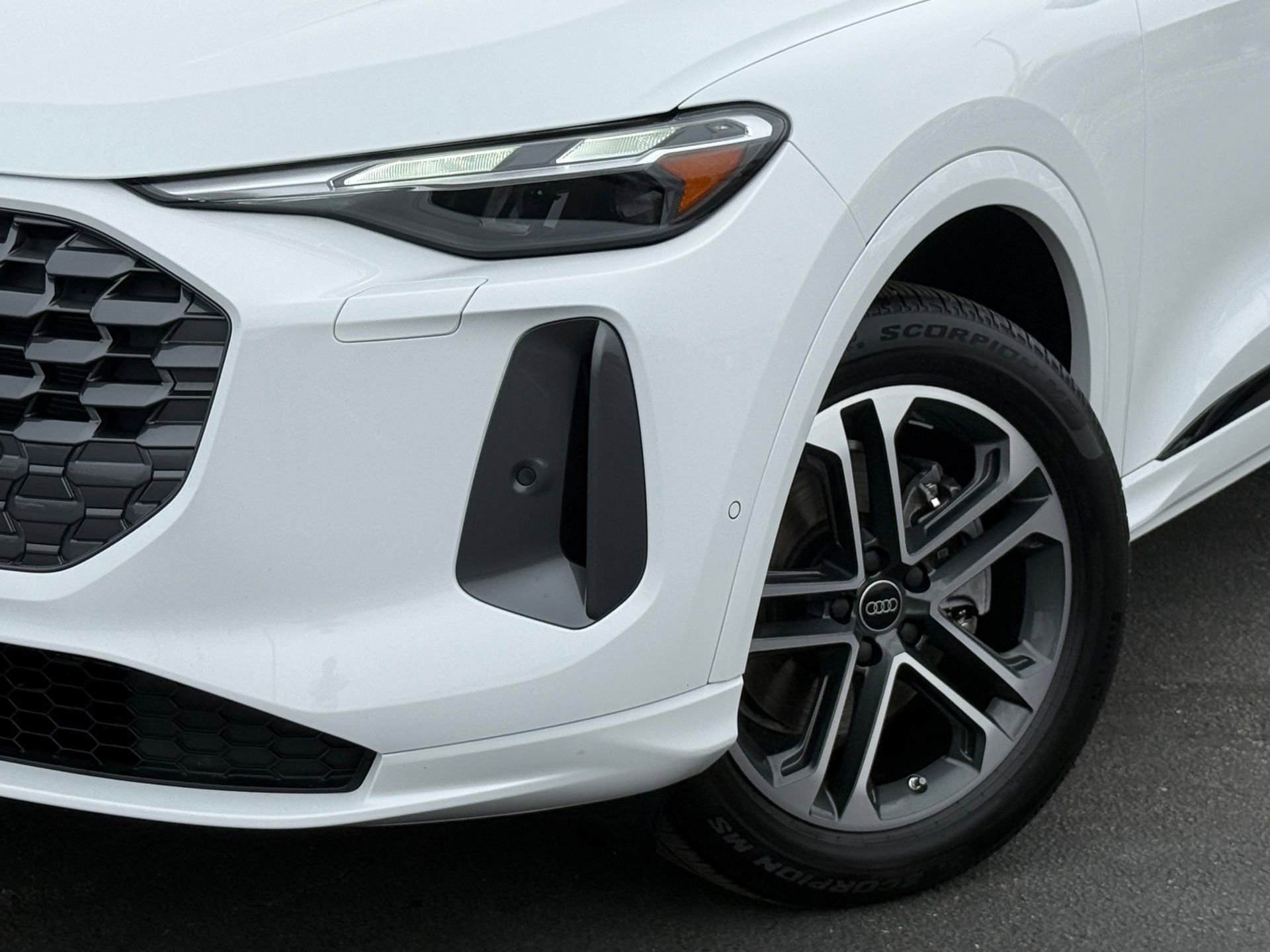 Certified 2025 Audi Q5 Premium w/ Convenience Package image 4