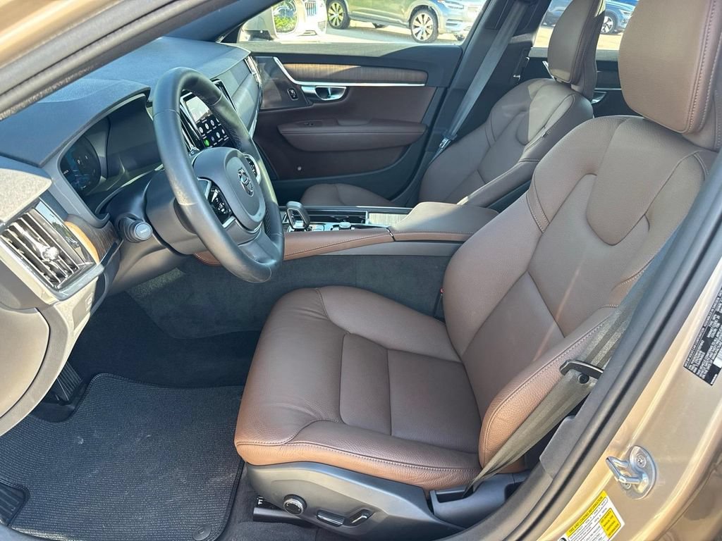 Certified 2025 Volvo V90 B6 Cross Country Plus AWD/4WD image 8