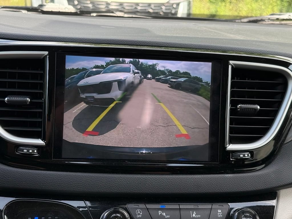 Used 2024 Chrysler Pacifica Touring-L FWD image 36