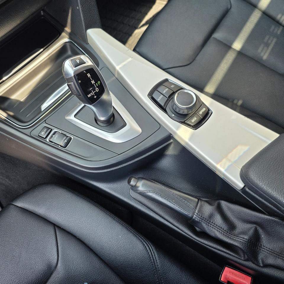 Used 2014 BMW 320i xDrive Sedan AWD/4WD image 21