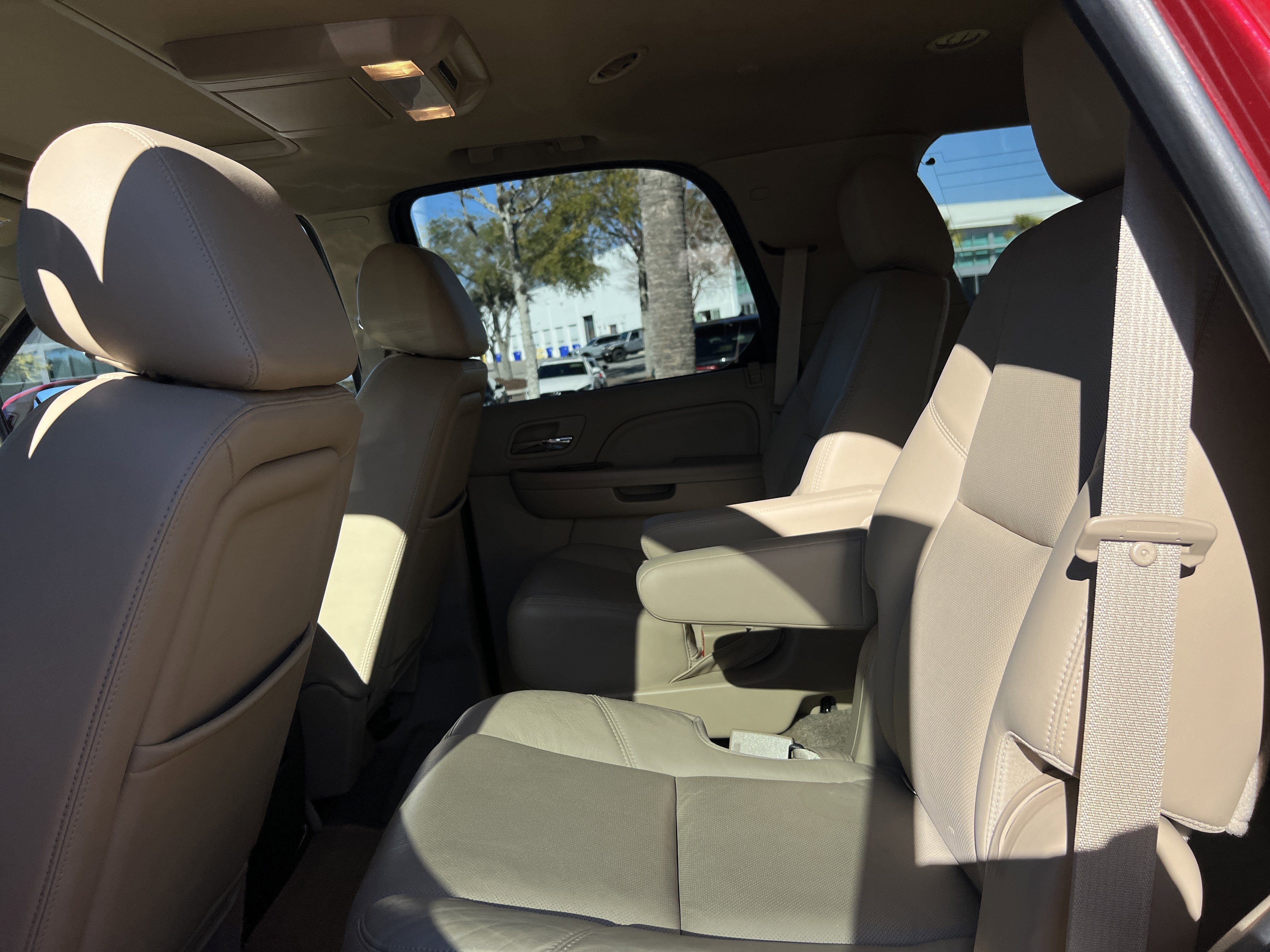Used 2014 Cadillac Escalade Premium image 31