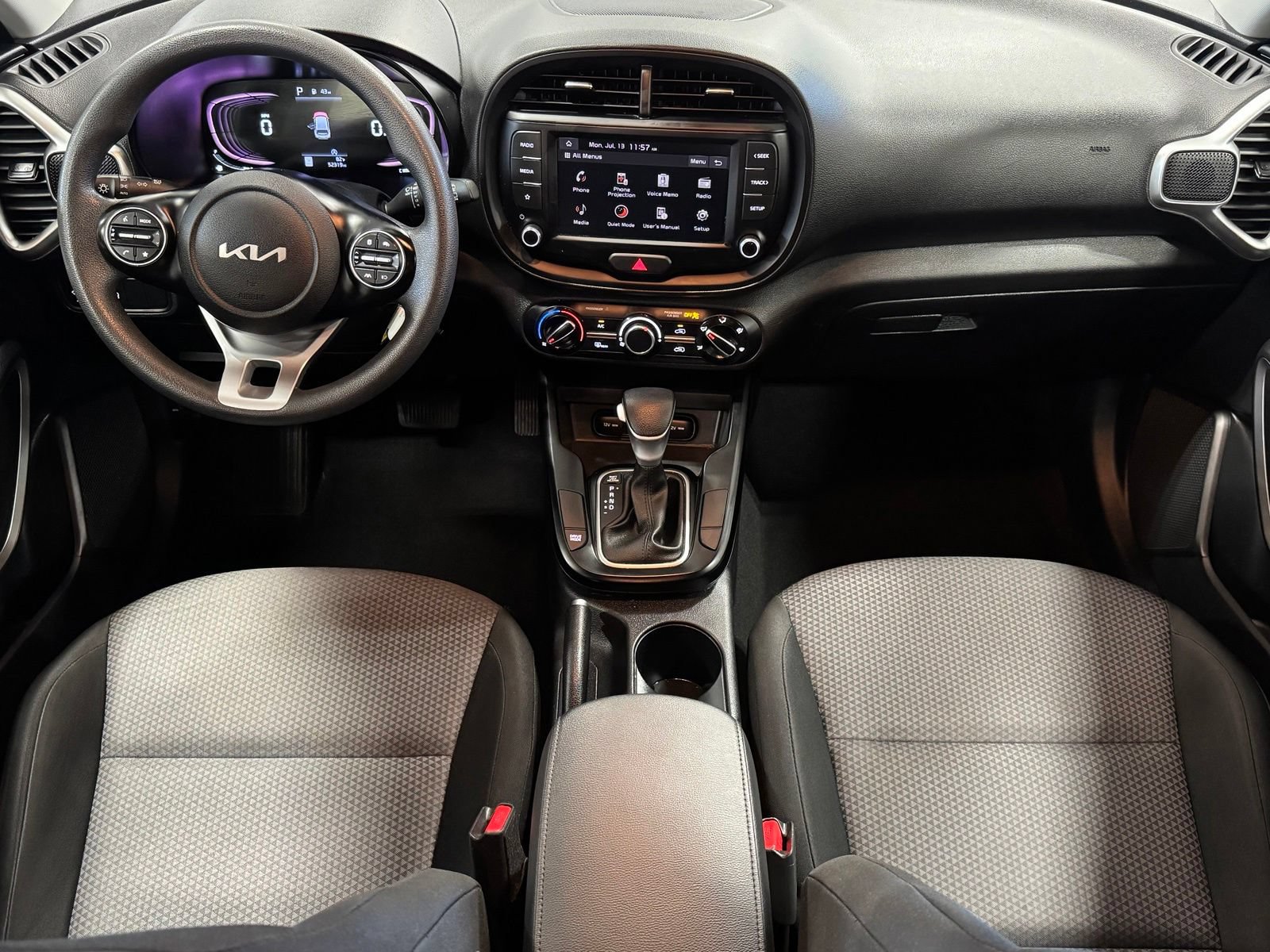 Used 2024 Kia Soul LX w/ Option Group 015 FWD image 2