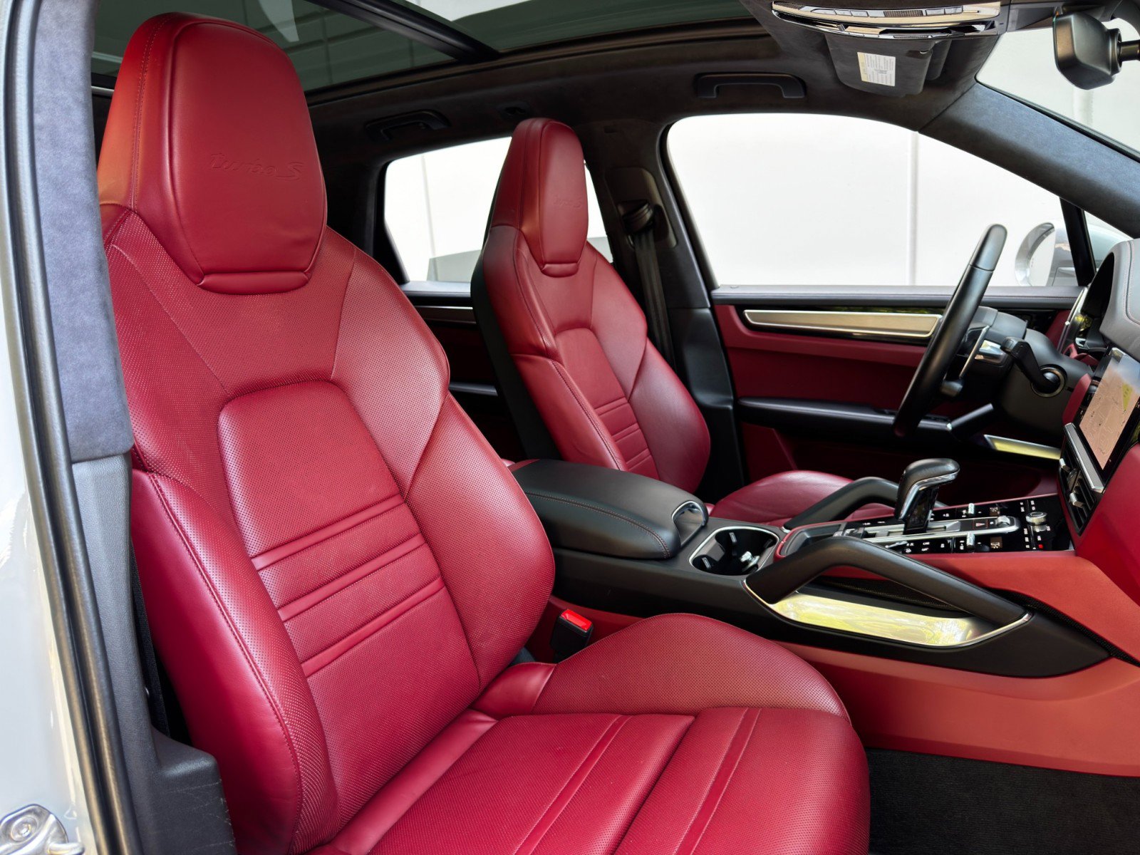 Used 2022 Porsche Cayenne Turbo S w/ Assistance Package image 41