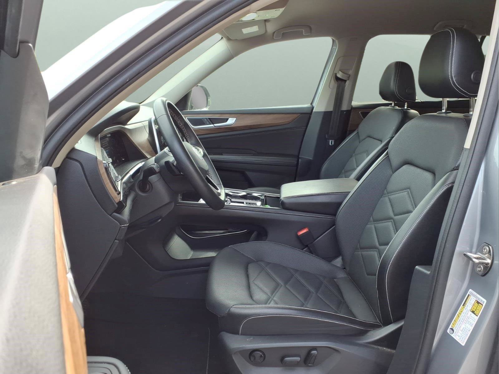 Used 2024 Volkswagen Atlas SE AWD/4WD image 17