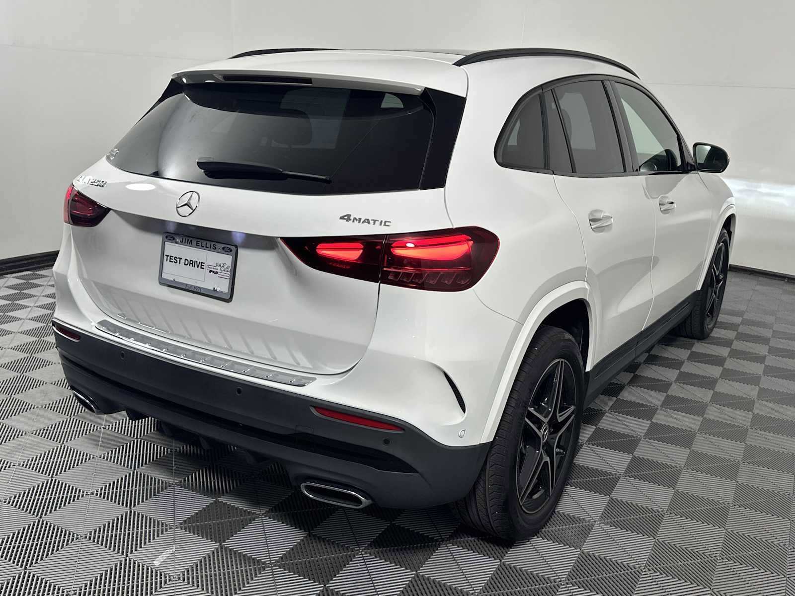 Used 2025 Mercedes-Benz GLA 250 4MATIC image 7