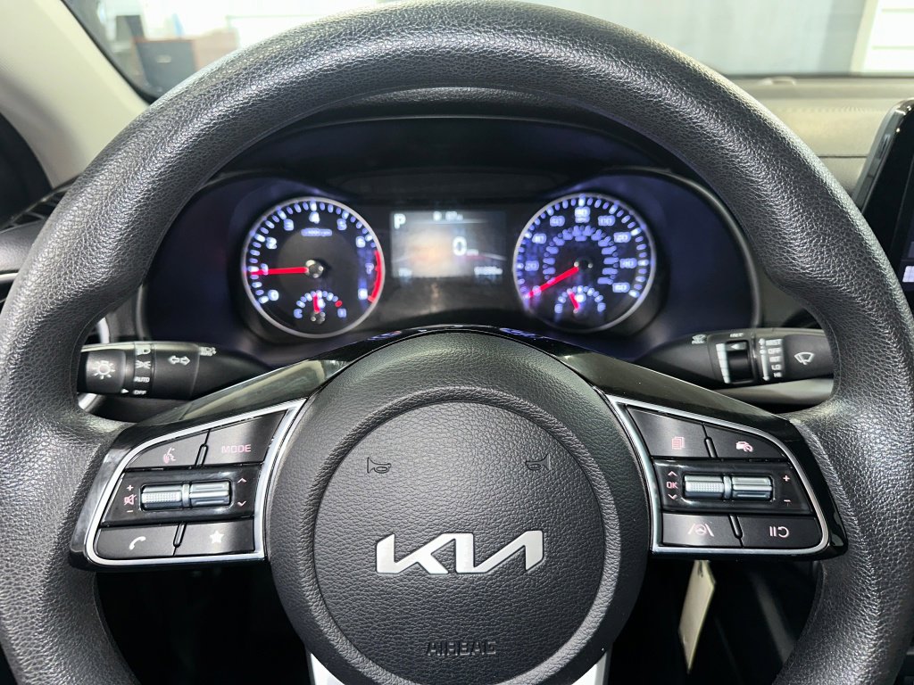 Used 2024 Kia Forte LXS image 8