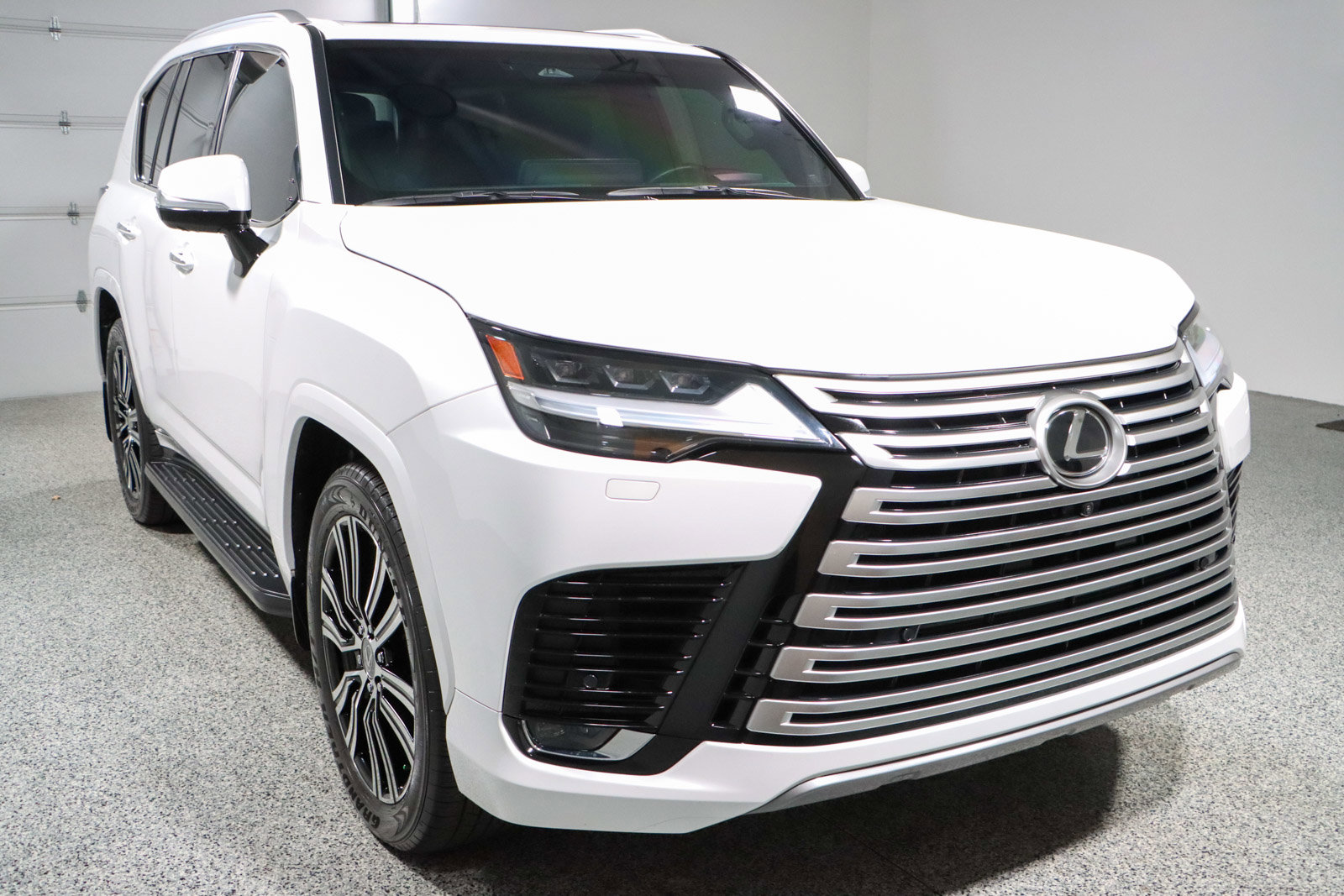 Used 2025 Lexus LX 600 4WD w/ Luxury Package image 5