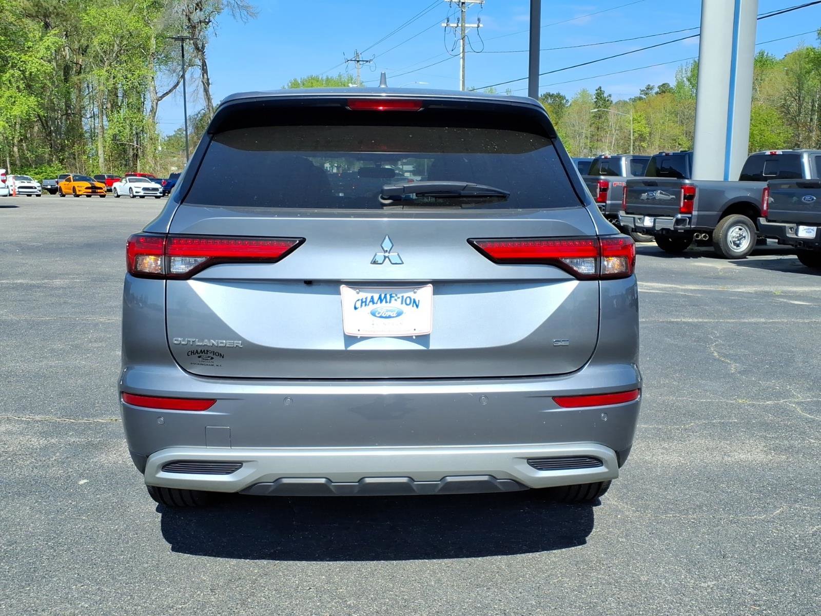 Used 2024 Mitsubishi Outlander SE image 24