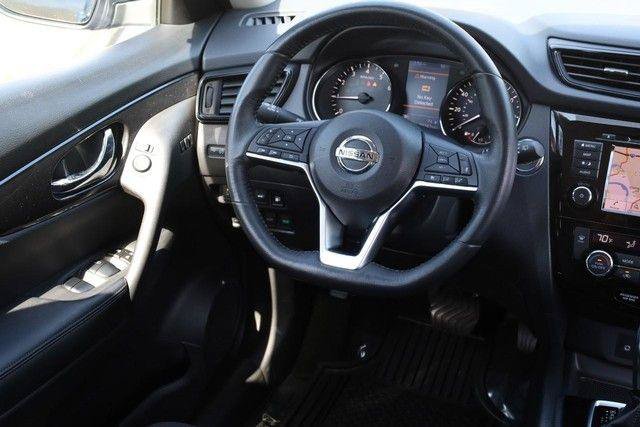 Used 2018 Nissan Rogue SV w/ Premium Package FWD image 22