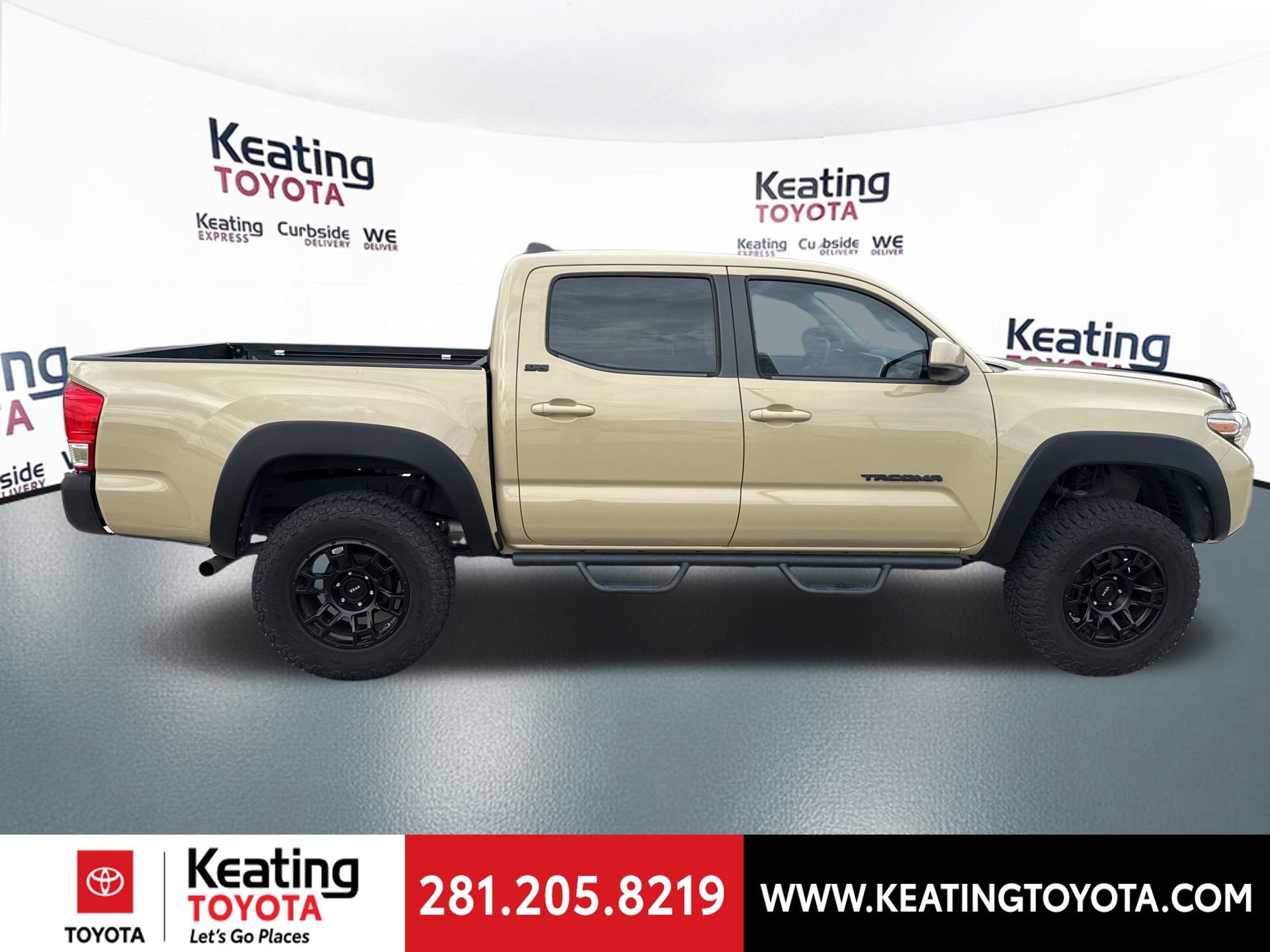 Used 2017 Toyota Tacoma SR5 w/ Tow Package image 8