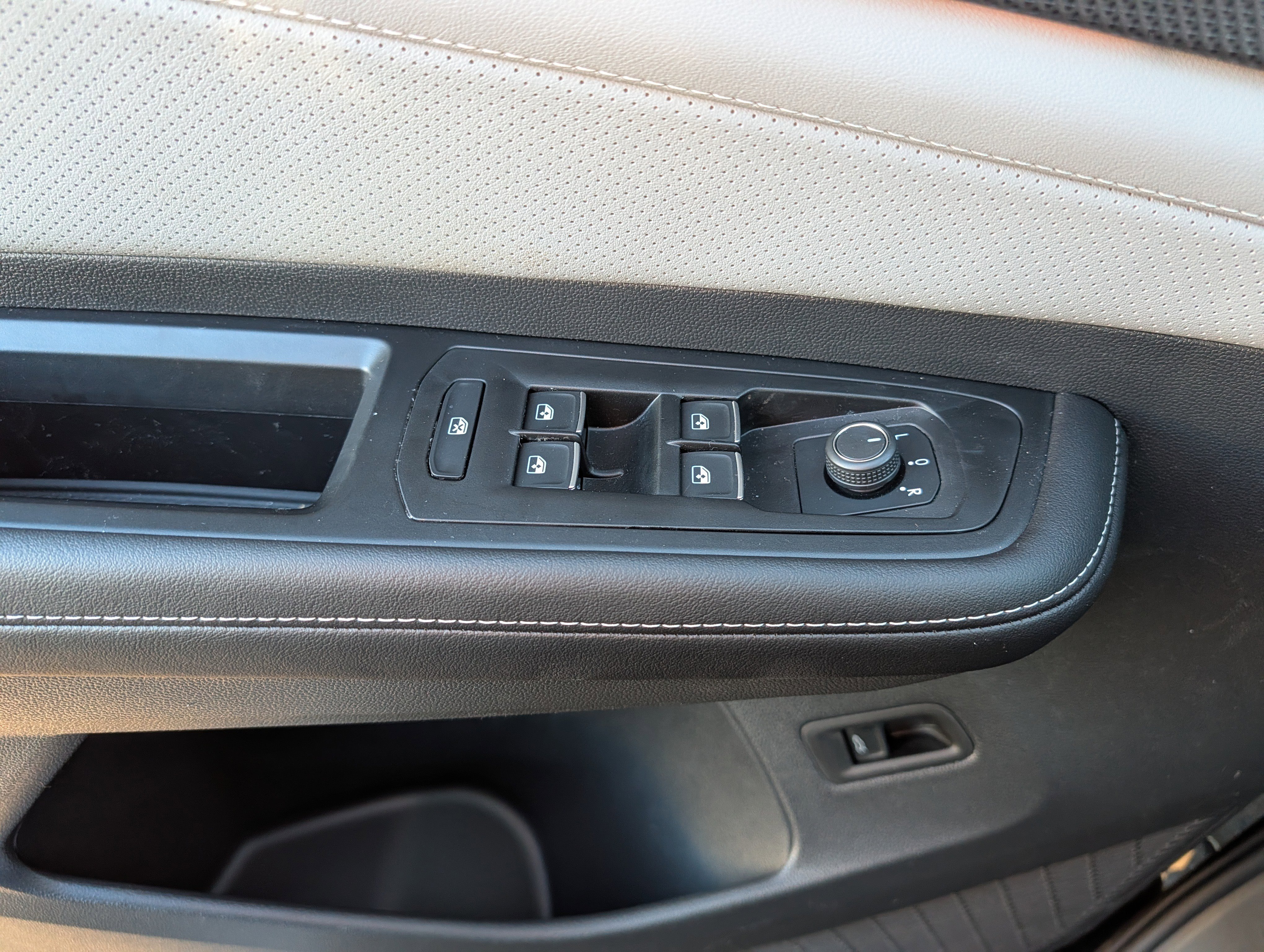 New 2026 Volkswagen Atlas Cross Sport SEL R-Line image 9