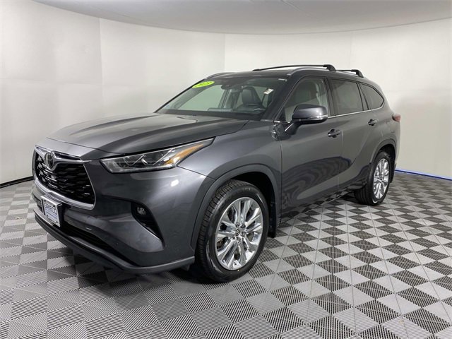 Used 2023 Toyota Highlander Limited image 4