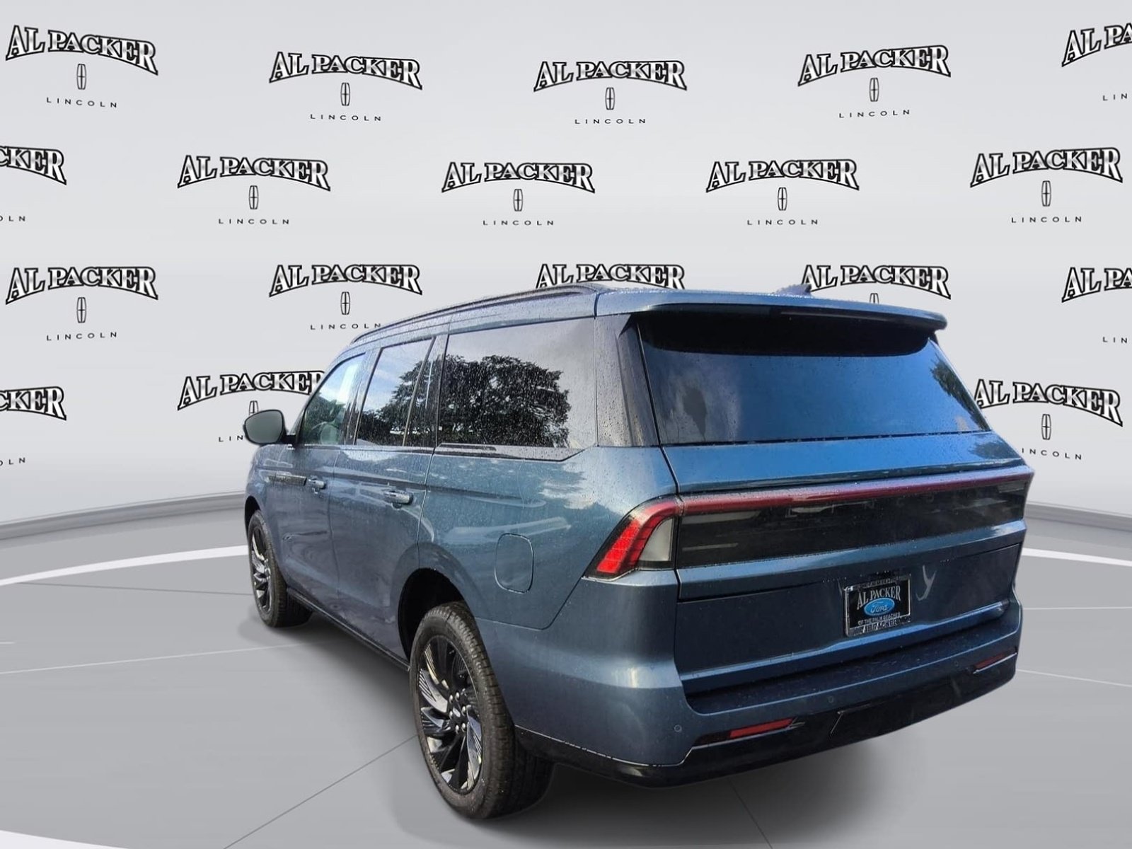 New 2027 Lincoln Navigator Reserve w/ Jet Appearance Package AWD/4WD image 3