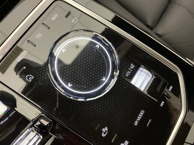 Used 2024 BMW 760i xDrive image 21