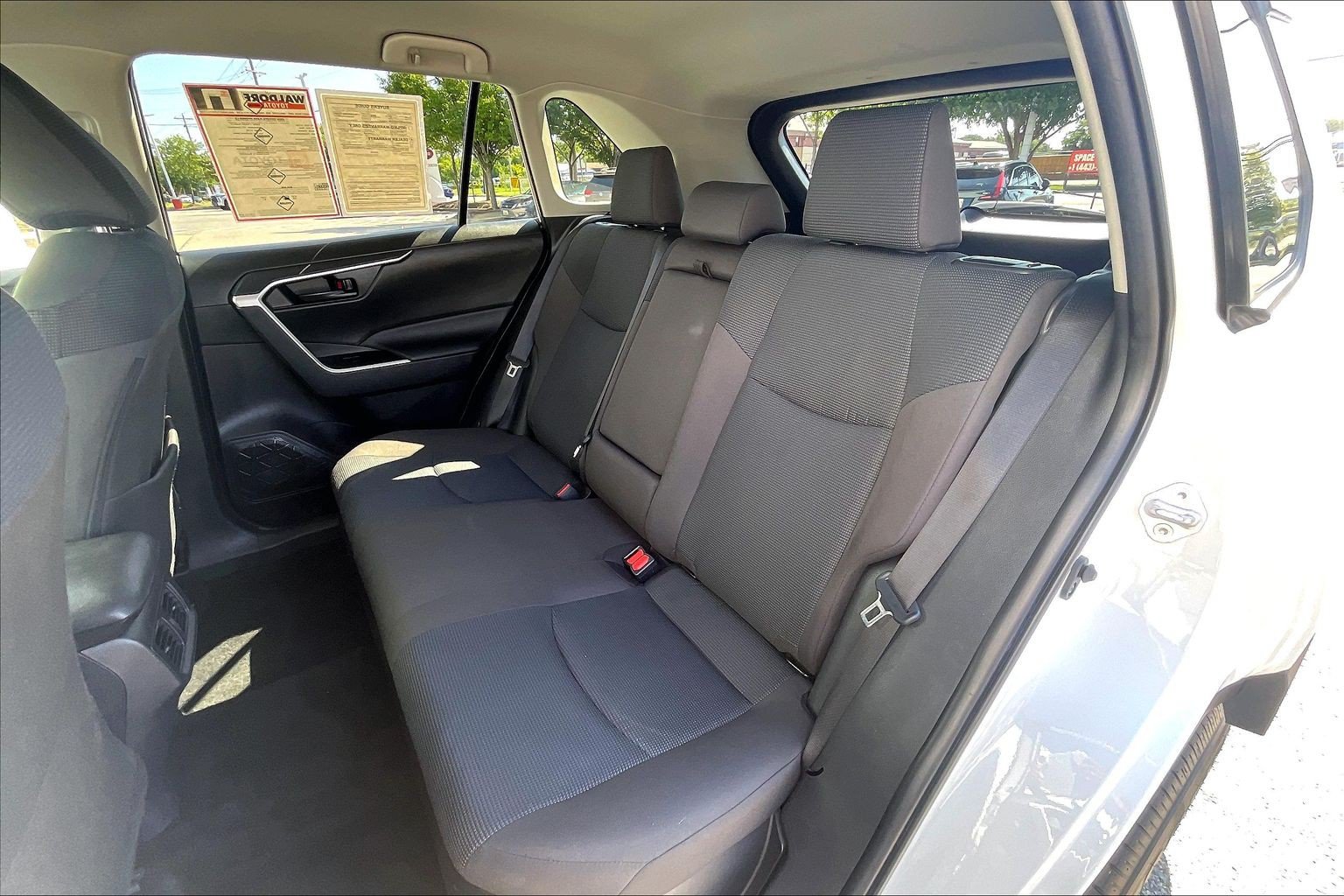 Used 2025 Toyota RAV4 LE AWD/4WD image 30