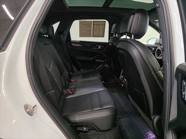 Used 2023 Porsche Cayenne AWD/4WD image 15