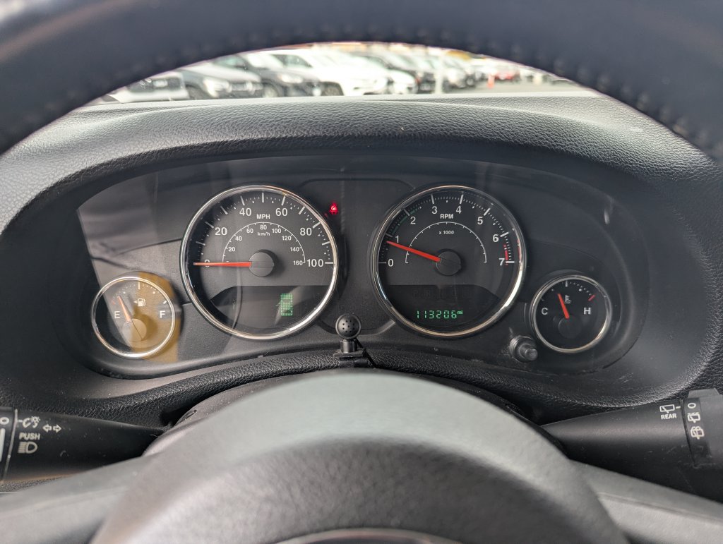 Used 2015 Jeep Wrangler Unlimited Sahara w/ Connectivity Group AWD/4WD image 21
