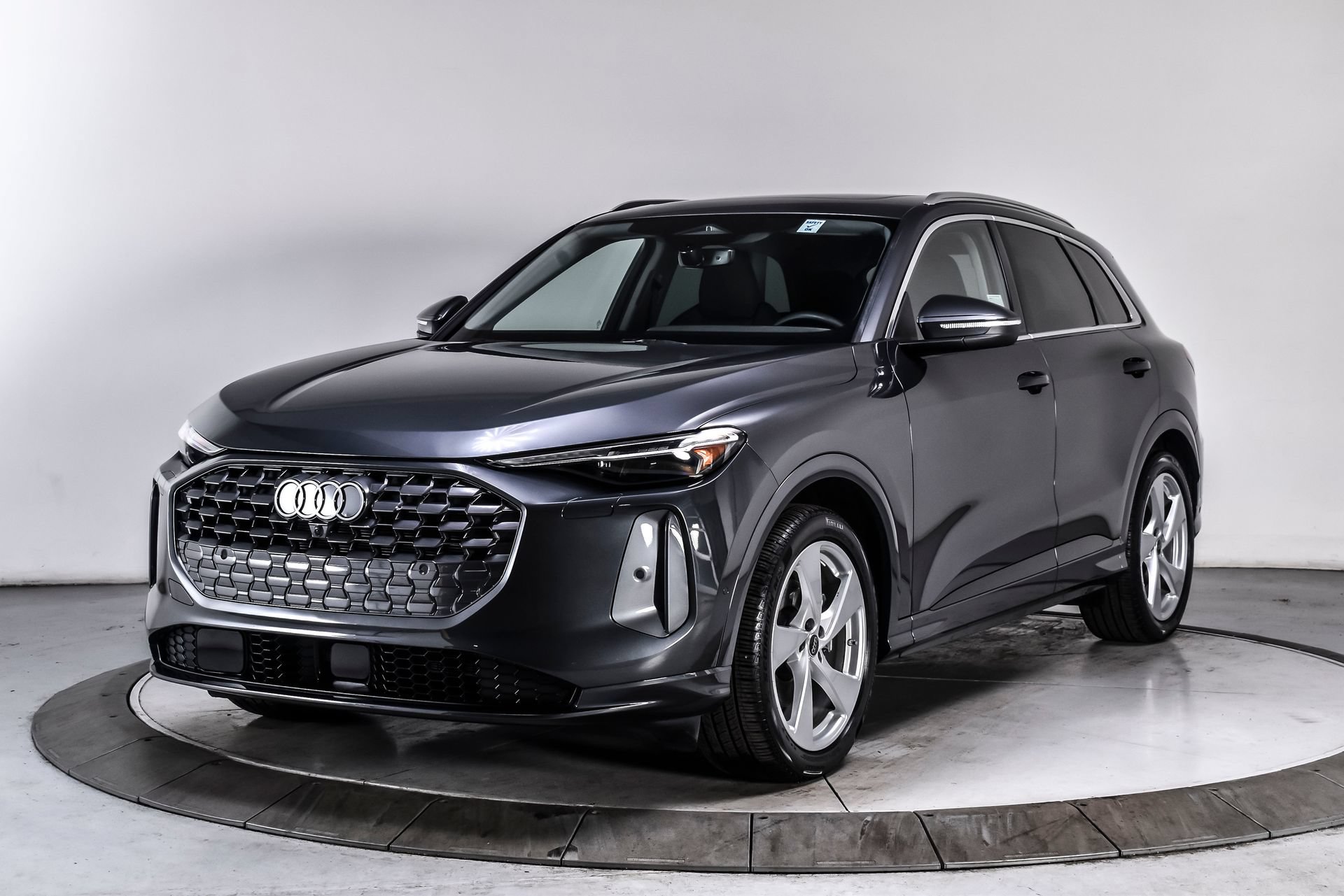 Used 2025 Audi Q5 Prestige AWD/4WD image 2