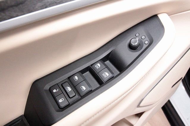 Used 2022 Jeep Grand Cherokee Limited 4xe image 11