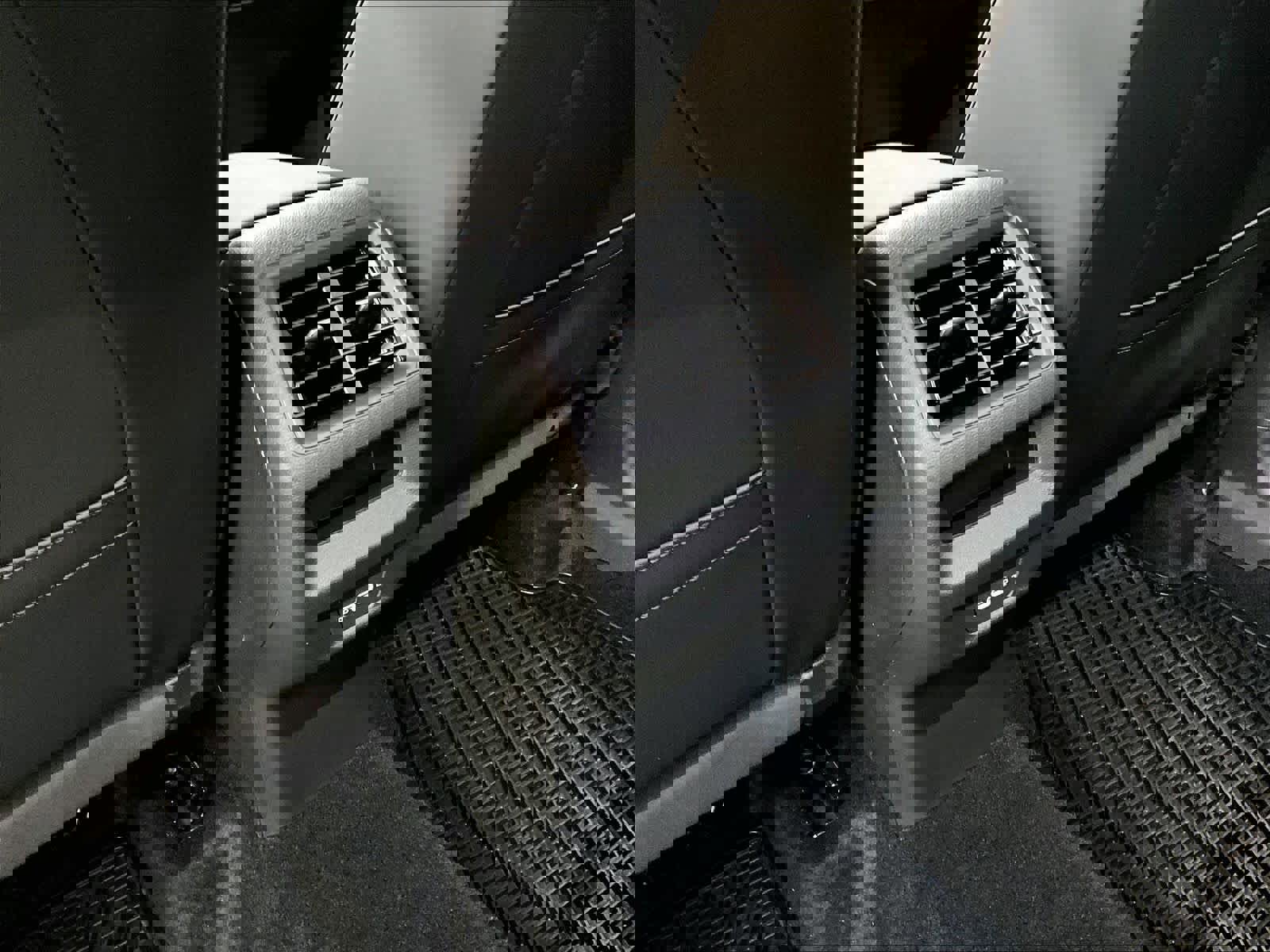 Certified 2025 Volkswagen Tiguan SE FWD image 36